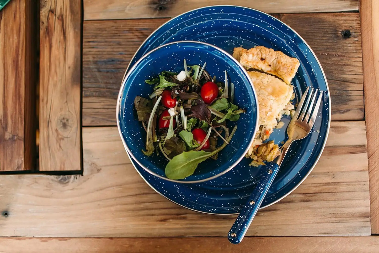 Outdoors Camp Dinnerware Set I 4-Person Set Includes Pioneer Enamel Percolator, Frypan, Kettle, Bowls, Plates & Coffee Mugs